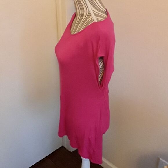 W118 by Walter Baker Top Barbie Core Pink Feminine Resort Tropical Modern Casual - Picture 2 of 6